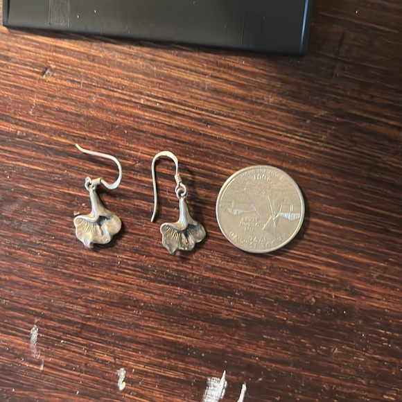 ✨Vintage 925 Sterling Silver Lily Flower French Wire Hook Dangle Earrings✨ - Picture 6 of 6